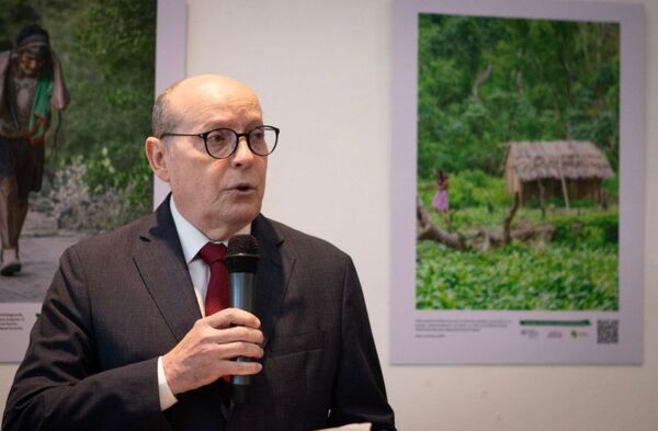 Ministro Diesel participó en la inauguración de una muestra fotográfica en el IPPDH