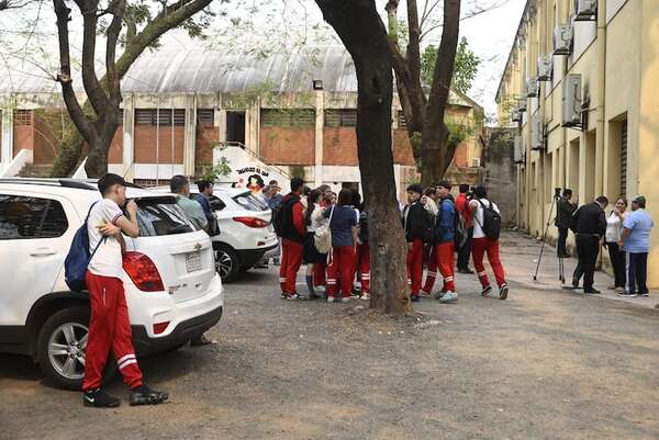 CNC: toma del colegio fue consecuencia del abandono del MEC, alertan docentes - Nacionales - ABC Color