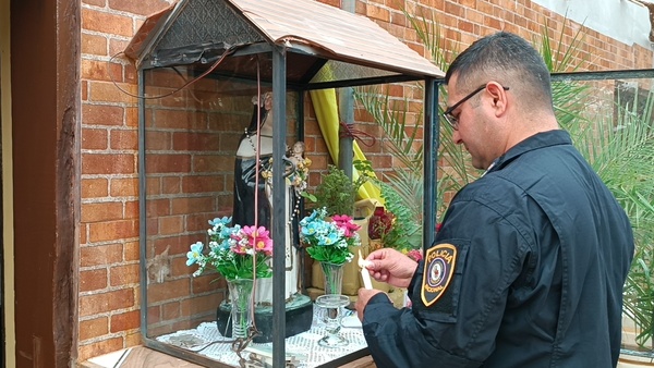 Día del Agente Policial y Santa Rosa de Lima: Celebración en la Comisaría 8va del Barrio San Antonio