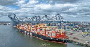 La Nación / Nave transportadora de contenedores batió hoy un récord de 110 años en el canal de Panamá