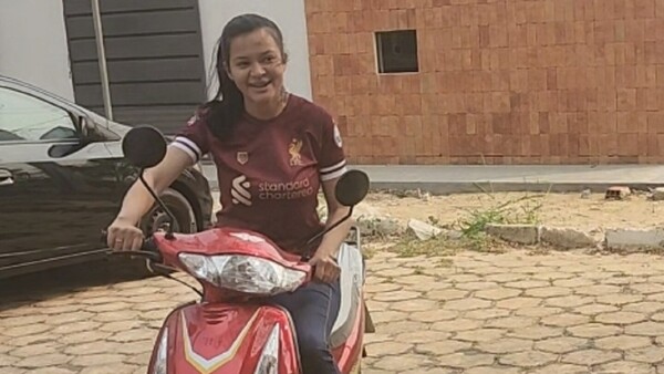Gesto solidario: Le roban su motocicleta y sus amigos de facultad le regalan otra