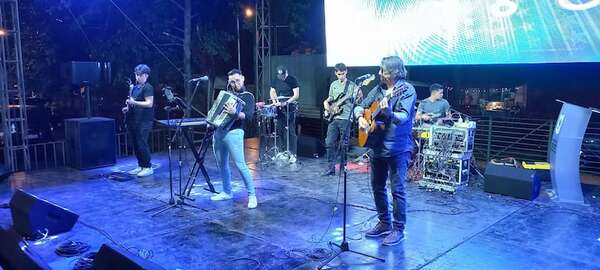 Arrancó el Festival Canto a Villa Florida, con artistas locales y departamentales - Nacionales - ABC Color