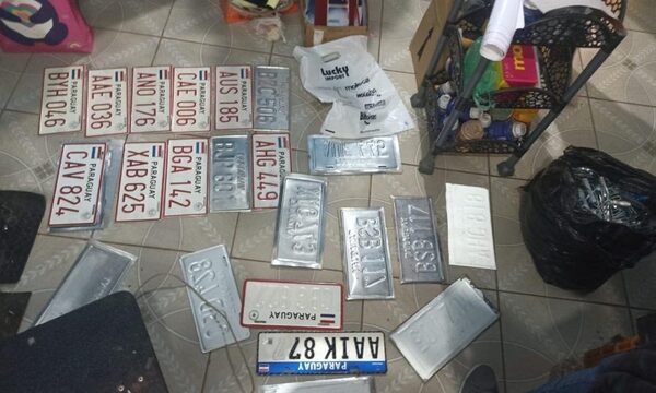 Aprehendieron a dos hombres que falsificaban chapas de vehículos – Diario TNPRESS