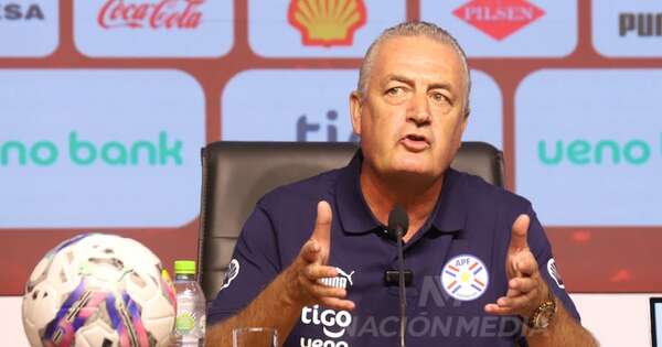 Diario HOY | Fútbol filosófico: ¿Podrá el existencialismo de Alfaro salvar a la Albirroja?