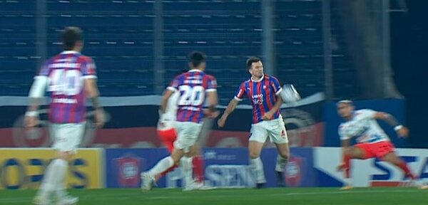 Versus / El análisis arbitral asegura que fue penal y hubo "mano deliberada" de Brock