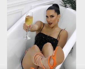 Cuerona brinda por sus 25 años bien cumplidos
