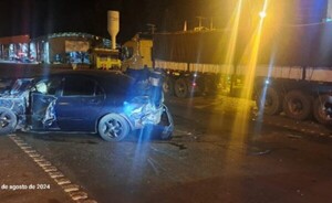 Choque contra la parte trasera de un tractocamión dejó dos heridos