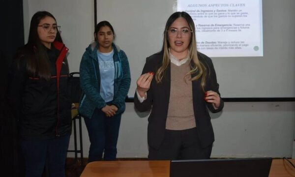 Extensionistas de la FCE-UNE realizaron asesoramiento financiero a emprendedoras