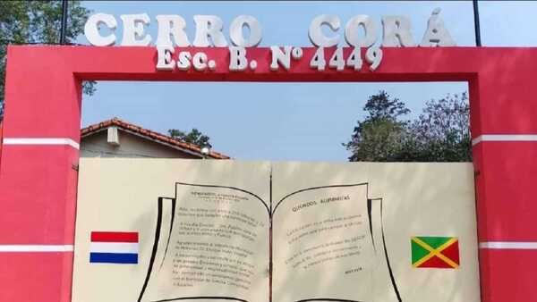 Portón de hierro en forma de LIBRO, el portal de protección para los estudiantes