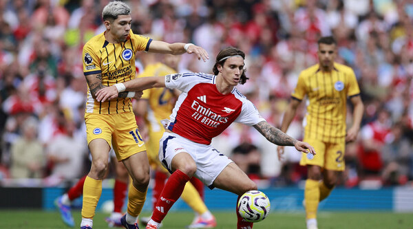 Versus / Enciso ingresó sobre el final ante el Arsenal