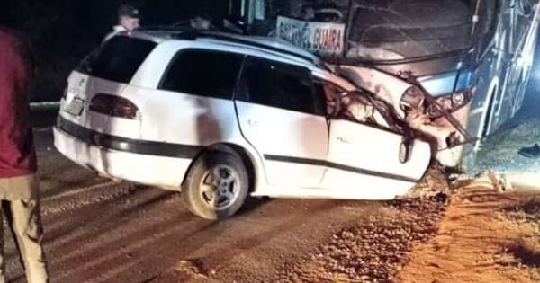 Diario HOY | Mueren dos músicos tras chocar contra un bus en Curuguaty