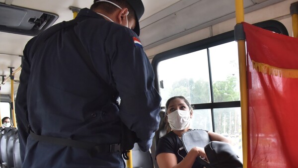 Control de cédula y mochila en los colectivos: ¿Qué opinan los pasajeros?