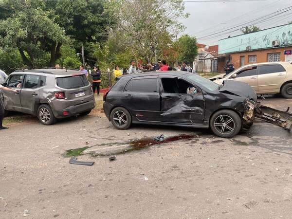 Triple choque en Paraguarí dejó dos heridos - Policiales - ABC Color