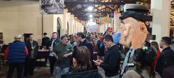 Video: ¡Dictadura nunca más! gritan a Peña en la Estación del Ferrocarril - Nacionales - ABC Color