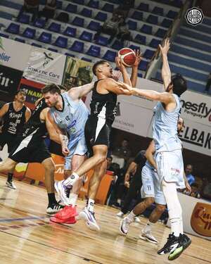 Baloncesto: San José sigue imbatible en el Clausura de la LNB - Polideportivo - ABC Color