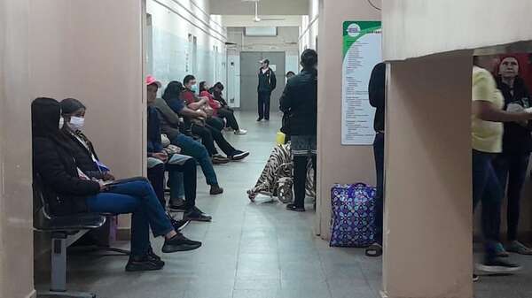 Salud cero: quejas por largas esperas para ser atendidos en el Hospital Regional de Encarnación - Nacionales - ABC Color
