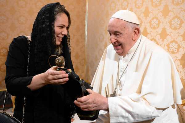 Embajadora presentó cartas credenciales al Papa Francisco - .::Agencia IP::.