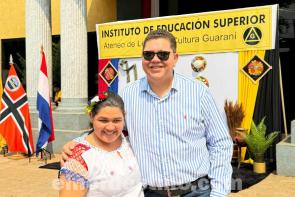 Gobernador Juancho Acosta participó en Festival Artístico Cultural por el mes del Idioma Guaraní, del Folklore y de la Guarania - El Nordestino