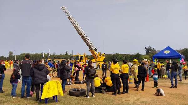 Niños disfrutaron de una mañana carga de actividades por el día del bombero - Nacionales - ABC Color