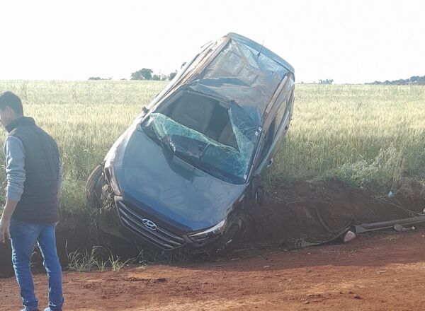 Conductor perdió el control y volcó en Tomás Romero Pereira