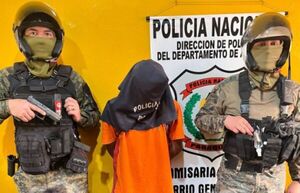 El Grupo Puma de la Policia detiene a un hombre con motocicleta robada