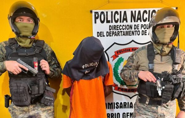 El Grupo Puma de la Policia detiene a un hombre con motocicleta robada