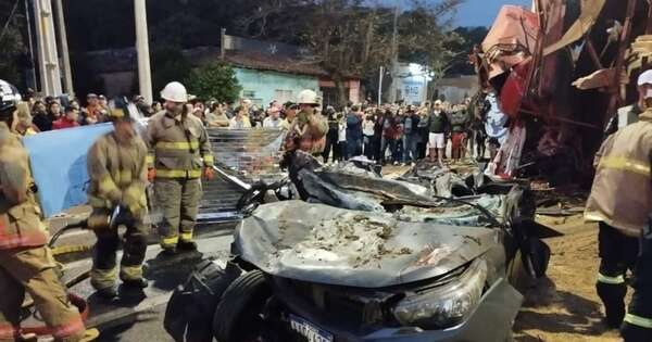 La Nación / Tragedia en Ypacaraí: accidente deja seis muertos y varios heridos