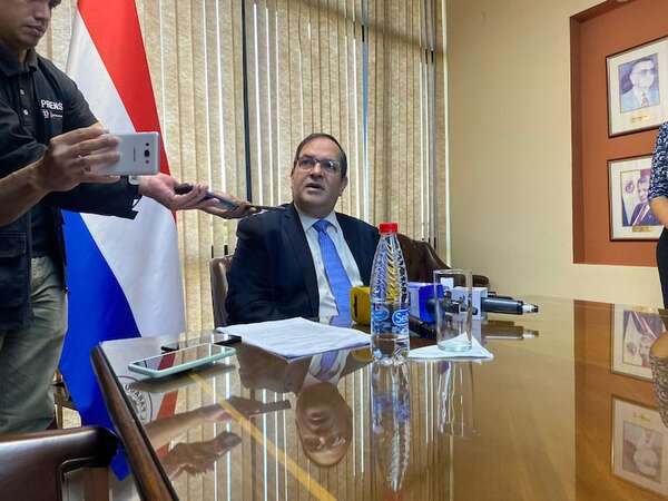 Plantean concretar auxilio estatal a jubilación vip y dar “aumentazos” en Senadores - Política - ABC Color