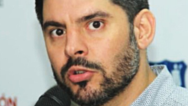 Nenecho quiere comprar autos y camionetas por G. 5.000 millones