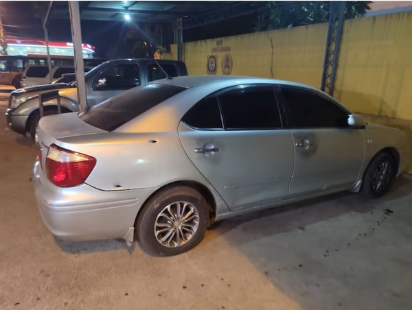 Recuperan vehículo robado tras persecución y balacera en Capiatá - Noticiero Paraguay