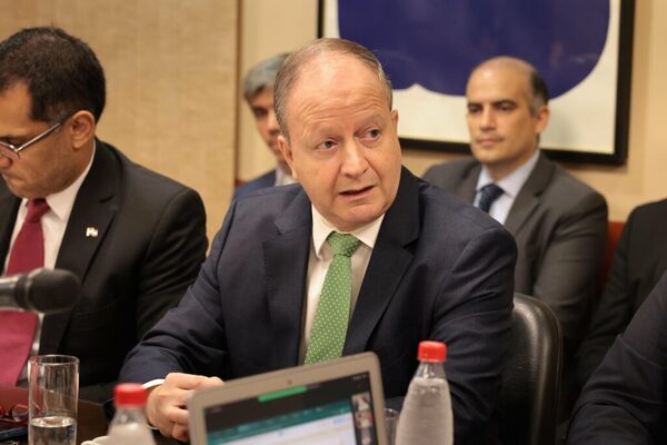 PGN 2025: Menor gasto en salarios permite más inversión en salud y educación - ADN Digital
