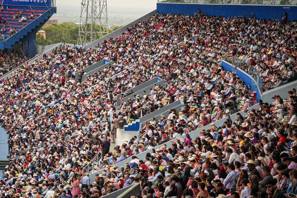 Asamblea de Testigos de Jehová congregó a más de 20.000 personas que movieron unos US$ 4 millones, según Senatur - .::Agencia IP::.