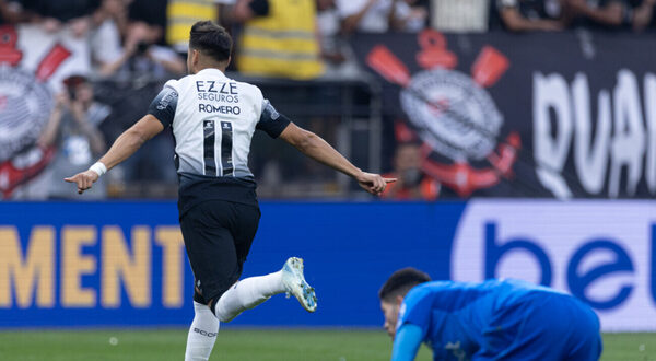 Versus / Ángel Romero anota el gol de la victoria para Corinthians en el clásico ante Flamengo