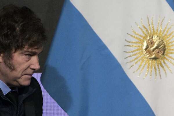 Gobierno de Milei lanza una arriesgada nueva apuesta para “pulverizar” la inflación - Mundo - ABC Color
