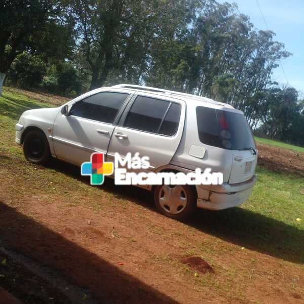 Hurtan automóvil de docente frente a Escuela Taller en Encarnación