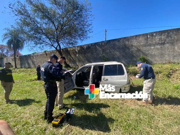 Abandonan vehículo hurtado a docente en el barrio Pacú Cuá de Encarnación