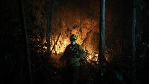 En Bolivia batallan contra los incendios forestales en jornadas de hasta 72 horas