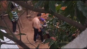 Un hombre ató a su pareja por la cama y prendió fuego el colchón