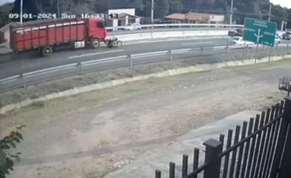 Video: ¿Qué pasó del motociclista chocado por el camión en Pedrozo? - Nacionales - ABC Color