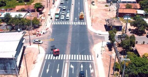 La Nación / Tras accidente en Ypacaraí, vecinos y camioneros pedirán retiro de semáforo