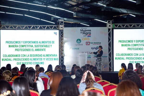 Agrofértil celebra el éxito del “Programa Mujer con Valor” en el II Encuentro Mujeres del Agro