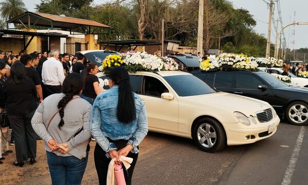 (VIDEO). ¡Cuanta tristeza! Así despiden a la familia que murió en el accidente de Pedrozo