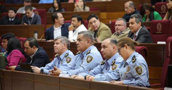 La Nación / Comandante afirma que hay más de 600 sumarios a policías vinculados en casos de narcotráfico