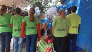 Ramón Samudio festeja sus 81 años mientras esperan la apelación por la amputación en IPS