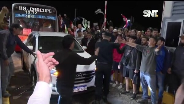 Manifestantes impiden cobro del peaje en Ypacaraí - SNT