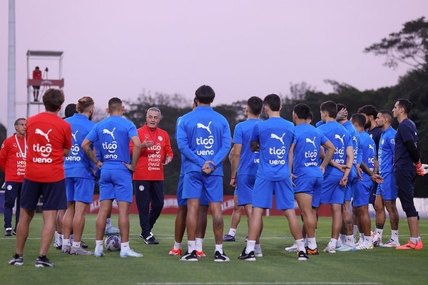 La Albirroja se moviliza para enfrentar a Uruguay