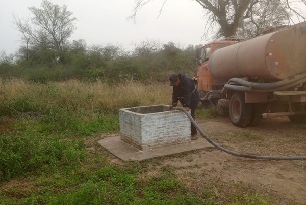 Prosigue la distribución de agua potable en comunidades chaqueñas - .::Agencia IP::.