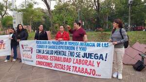 Psicólogos del MEC protestan una vez más para exigir estabilidad laboral - Nacionales - ABC Color