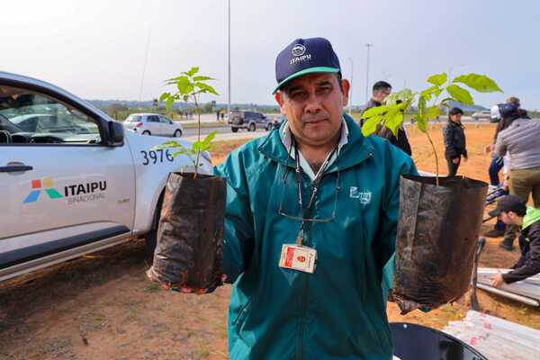 Itaipu apoyó campaña “Verdear la Costanera Sur” en Asunción - La Clave