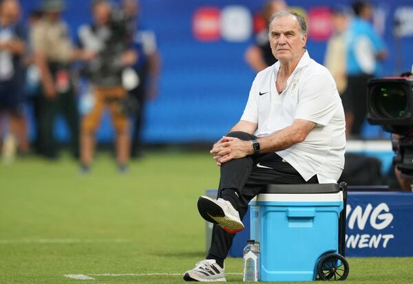 Bielsa llamó hoy a sus 25 jugadores para enfrentar a la Albirroja
